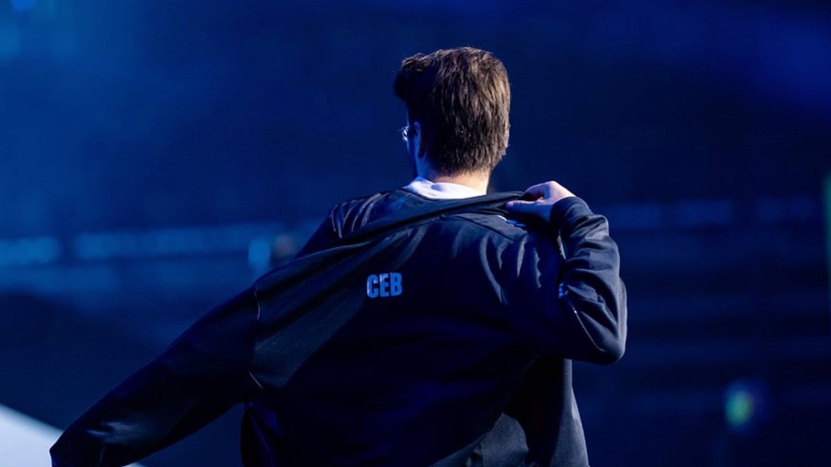 Ceb wearing OG hoodie in a Dota 2 tournament.